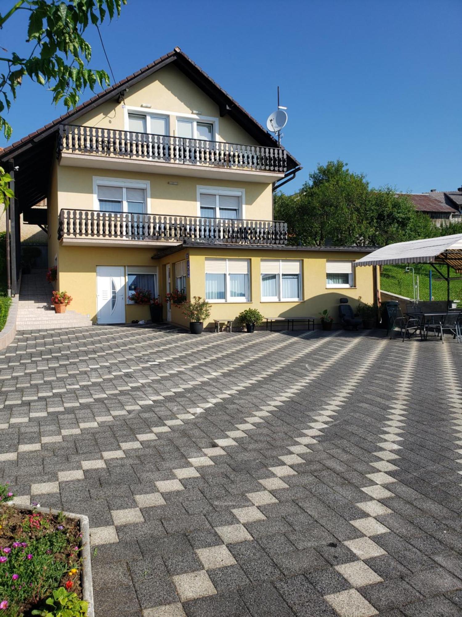 Apartments Mise Ogulin Zewnętrze zdjęcie